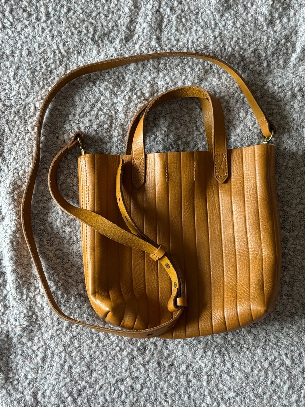 Madewell The Mini Transport Crossbody in Soft Mahogany, made of Cow Leather